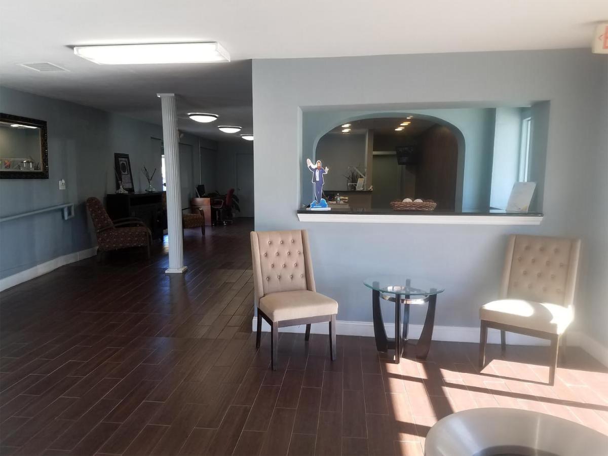 Sky-Palace Inn & Suites Wichita East מראה חיצוני תמונה