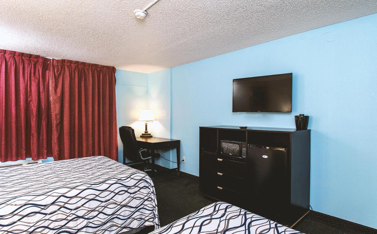 Sky-Palace Inn & Suites Wichita East מראה חיצוני תמונה