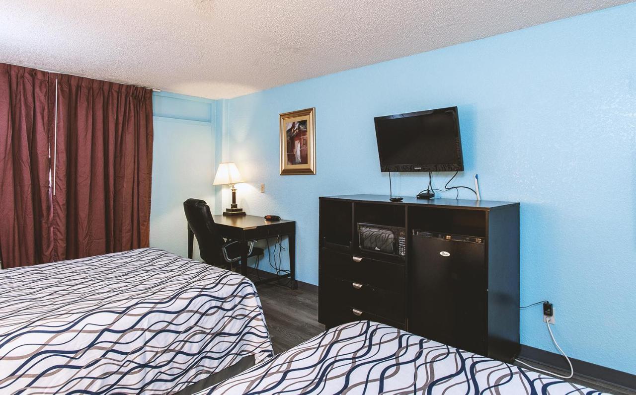 Sky-Palace Inn & Suites Wichita East מראה חיצוני תמונה