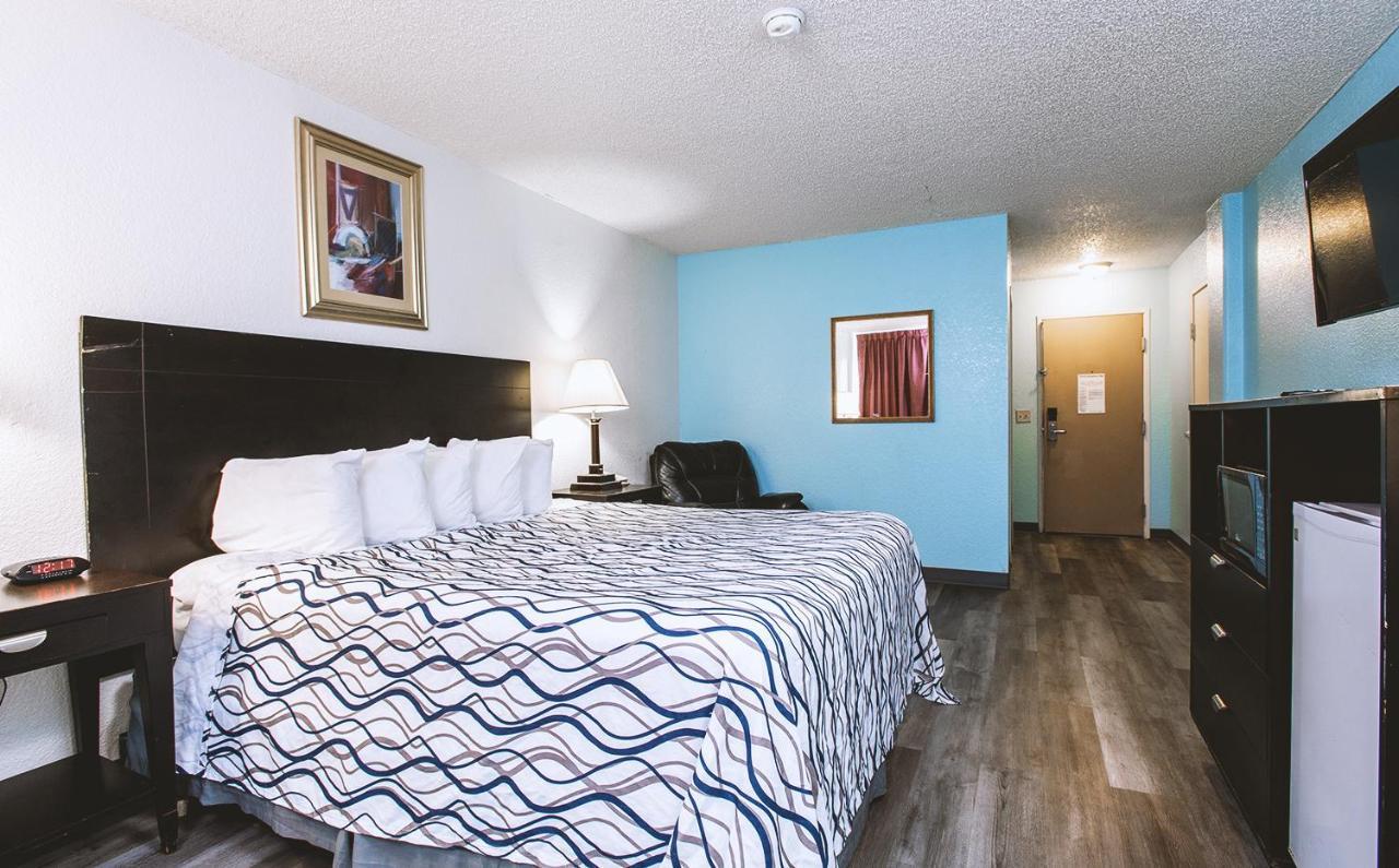 Sky-Palace Inn & Suites Wichita East מראה חיצוני תמונה
