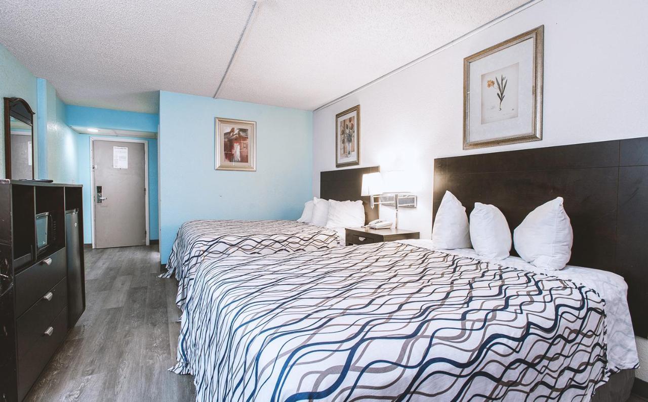 Sky-Palace Inn & Suites Wichita East מראה חיצוני תמונה