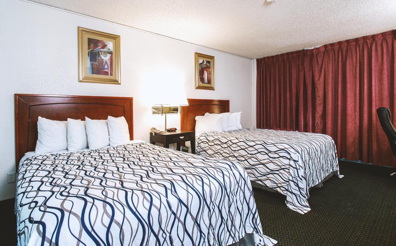 Sky-Palace Inn & Suites Wichita East מראה חיצוני תמונה