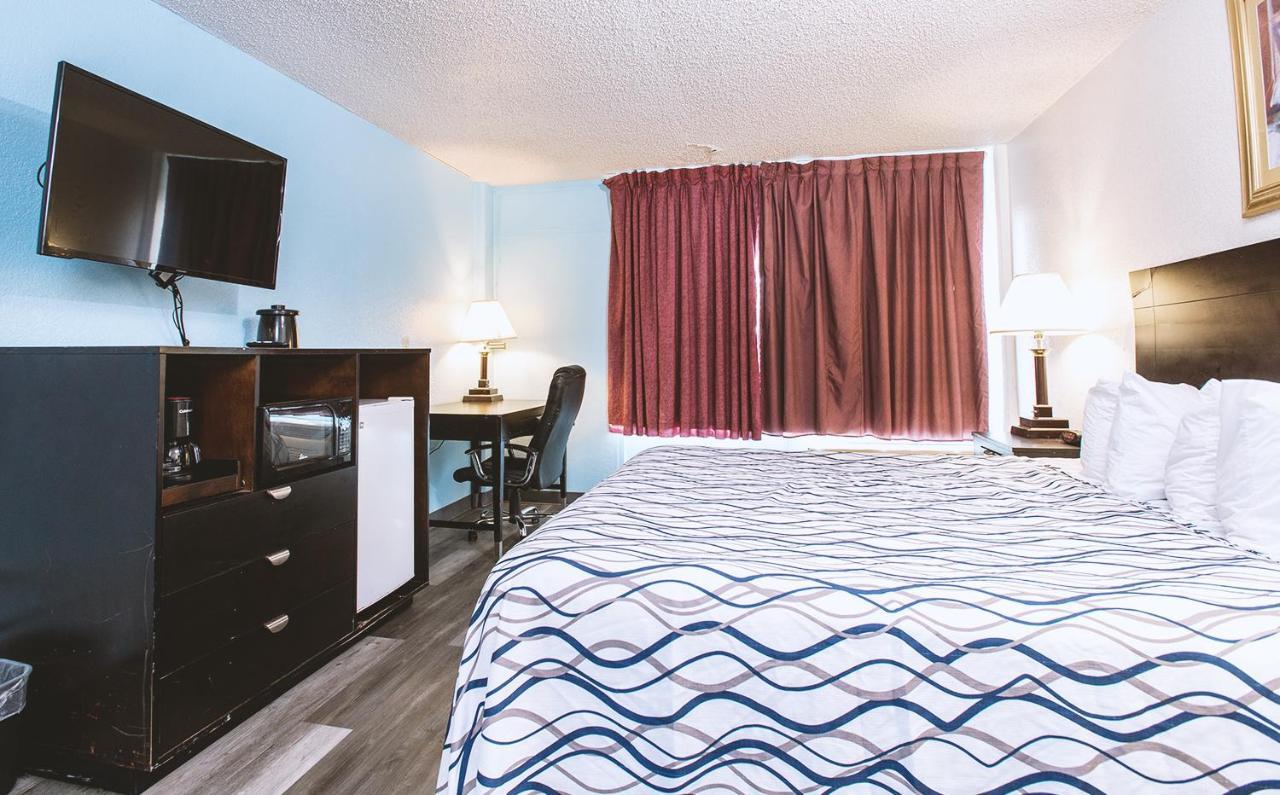 Sky-Palace Inn & Suites Wichita East מראה חיצוני תמונה